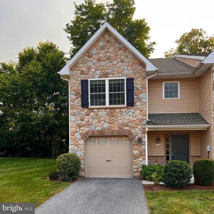 343 Melbourne Lane  Mechanicsburg PA 17055 photo