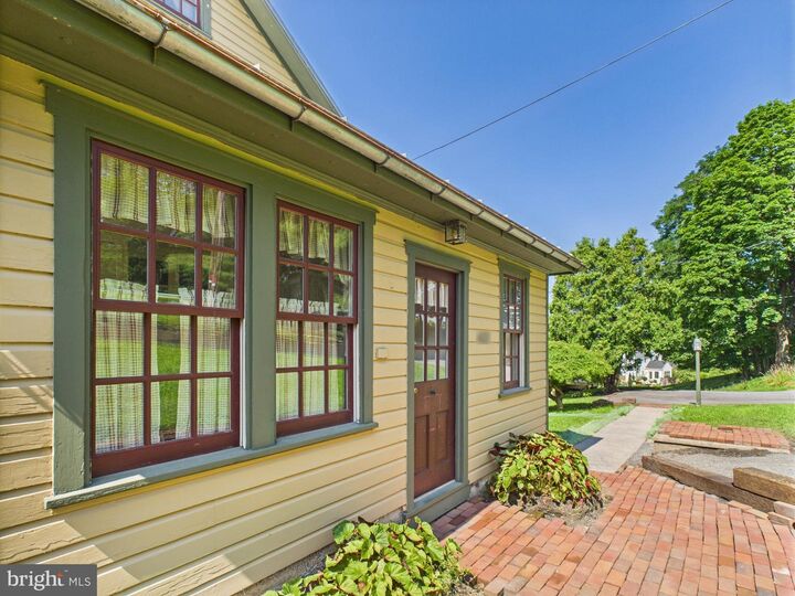Property Photo: 422 Gettysburg Pike PA 17055