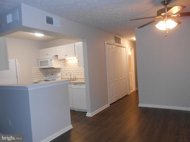 Property Photo:  44706 Beechwood Court 636  MD 20619 