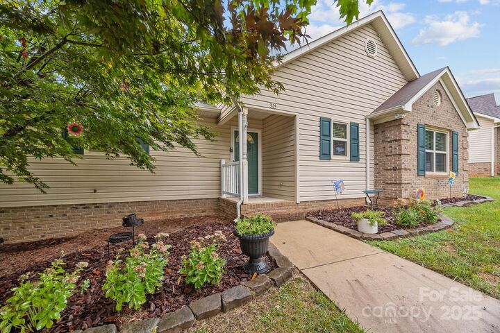 Property Photo:  315 Hidden Creek Circle  NC 28147
