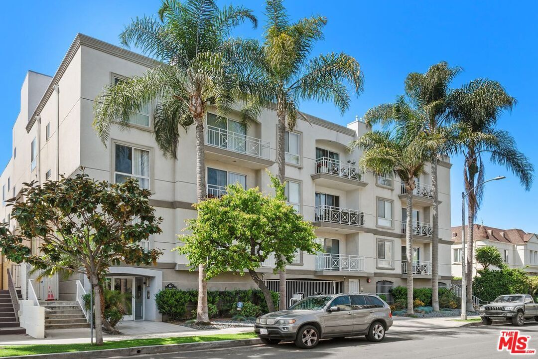 Property Photo:  117 S Clark Dr  CA 90048 