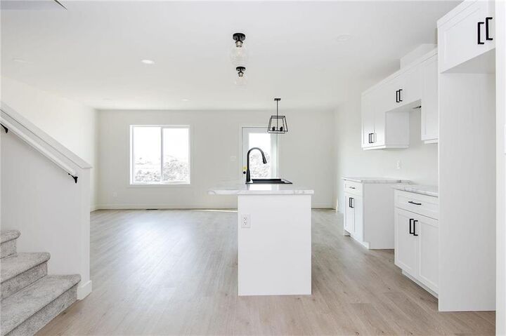 Property Photo:  67 Kootenay Way  MB R5G 2Y1 