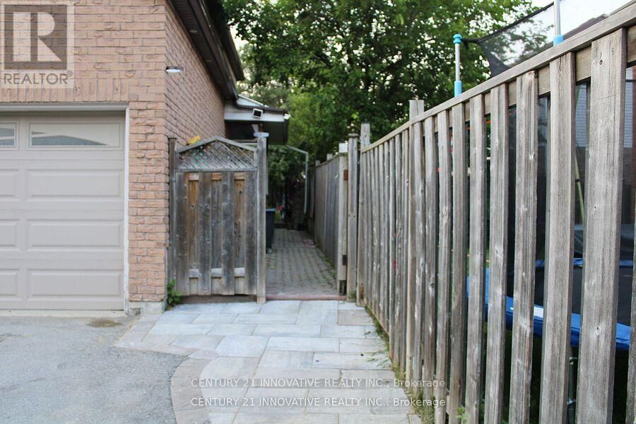 Property Photo: 2398 Strathmore Crescent ON L1X 2H7