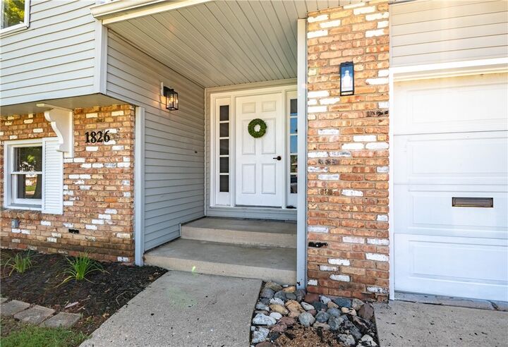 Property Photo: 1826 N Oakcrest Avenue IL 62526