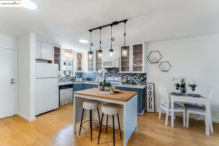 Property Photo: 325 Kitty Hawk Rd Unit 207 CA 94501