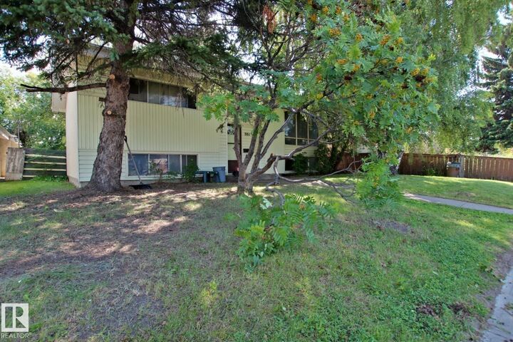 Property Photo:  8811 163 Street NW  AB T5R 2N8 
