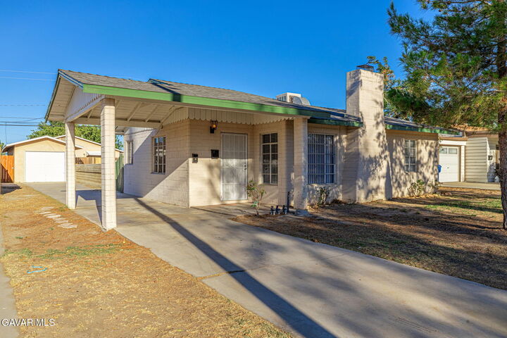Property Photo:  44326 Elm Avenue  CA 93534 