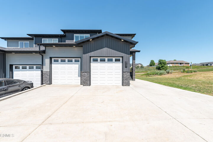 404 Lena Court SE  Mandan ND 58554 photo