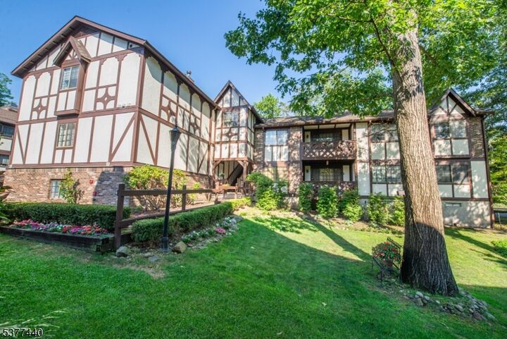 Property Photo: 1906 Faulkner Ct NJ 07430