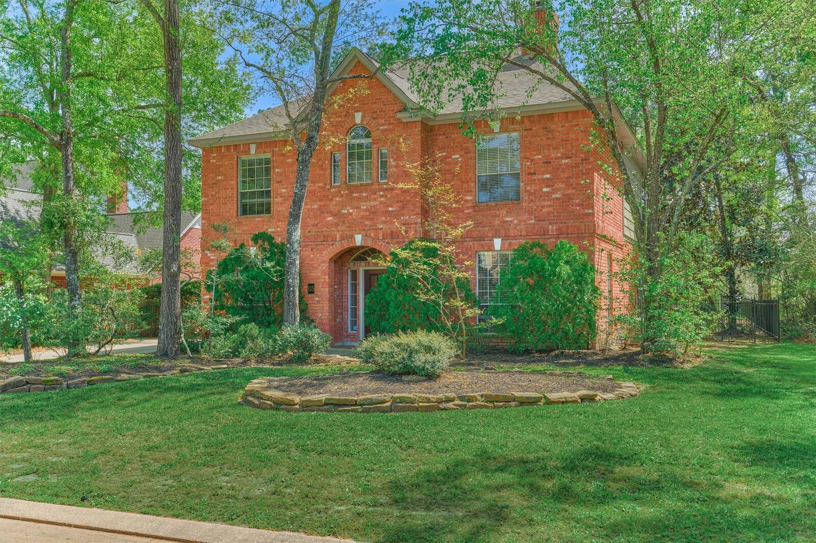 Property Photo: 115 E Shadowpoint Circle TX 77381