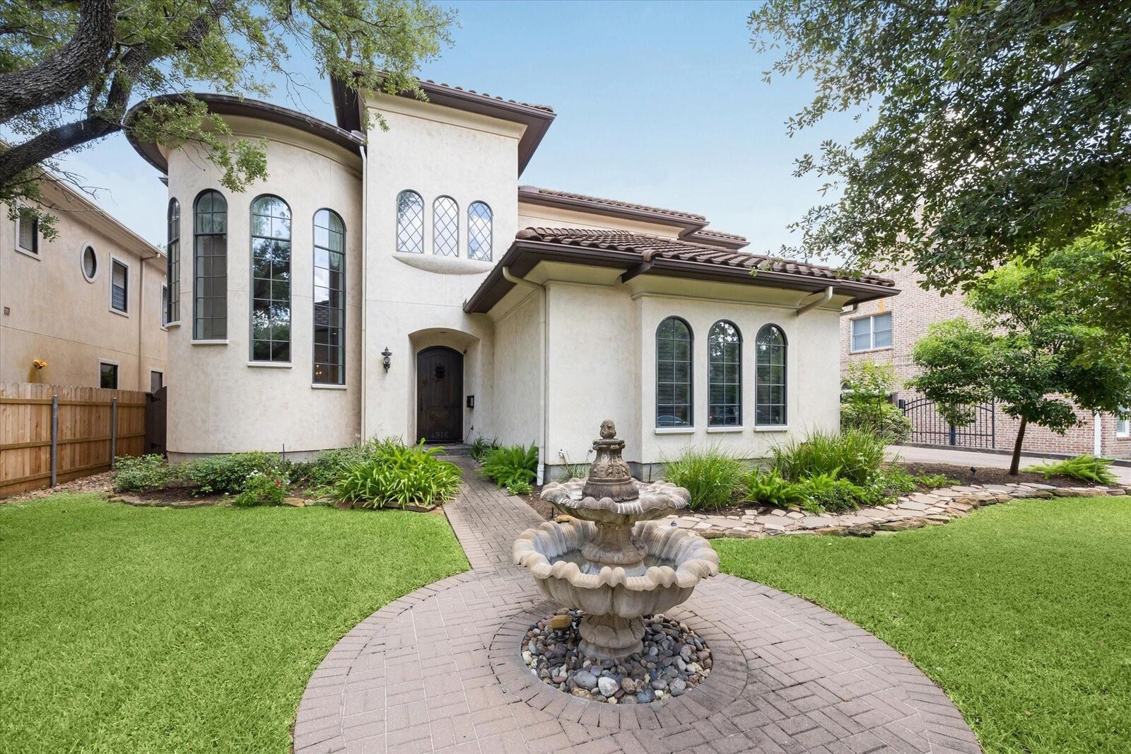 Property Photo: 4916 Linden Street TX 77401