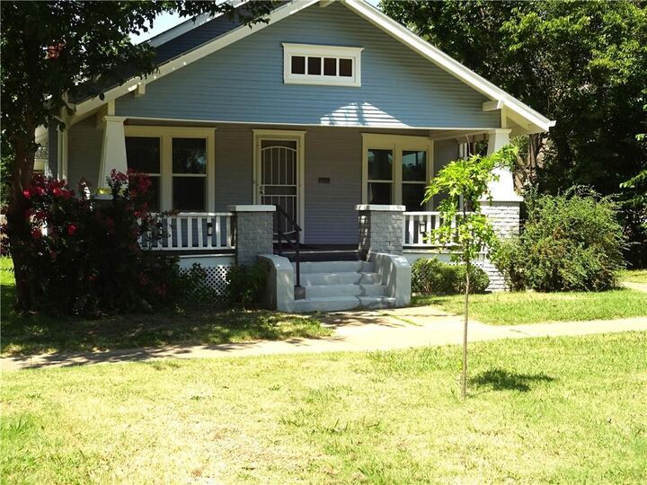 Property Photo: 1104 W Myrtle Street KS 67301