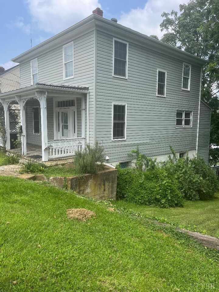 Property Photo: 805 Sudbury Street VA 24401