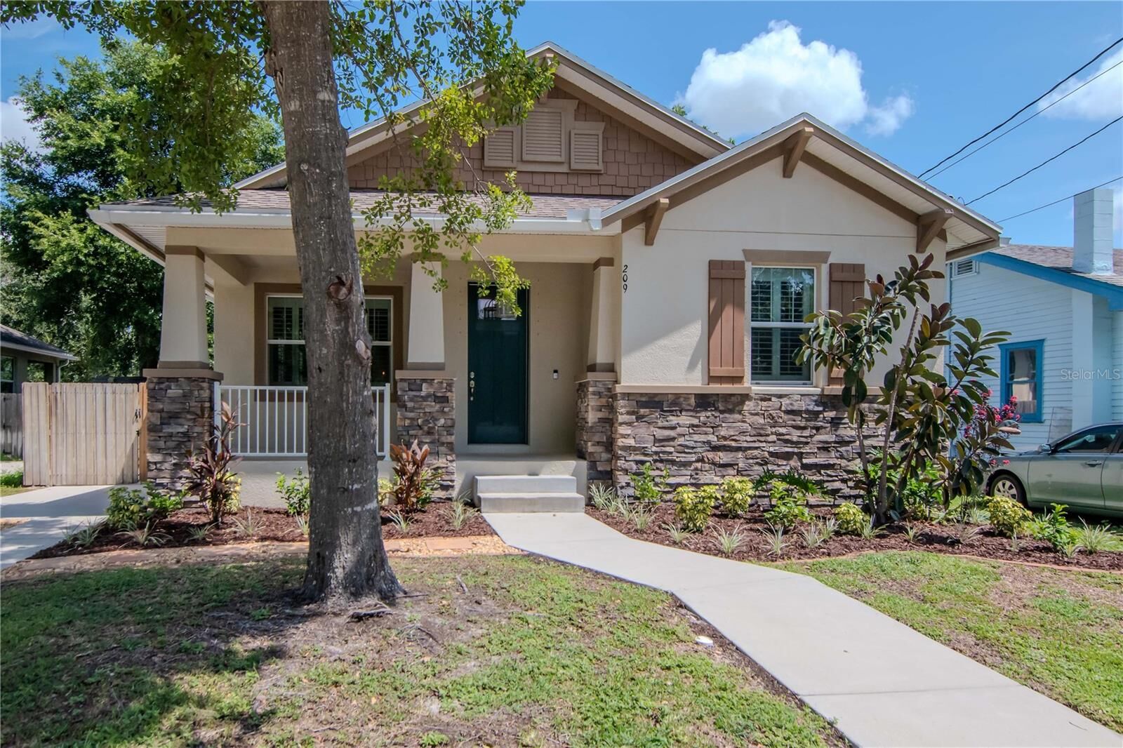 Property Photo: 209 W Hamilton Avenue FL 33604
