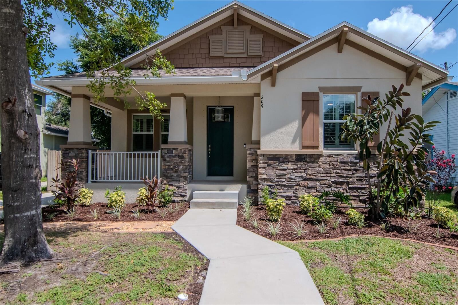 Property Photo:  209 W Hamilton Avenue  FL 33604 