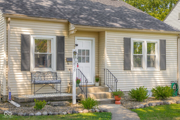 Property Photo: 1626 Gilmore Street IN 47201
