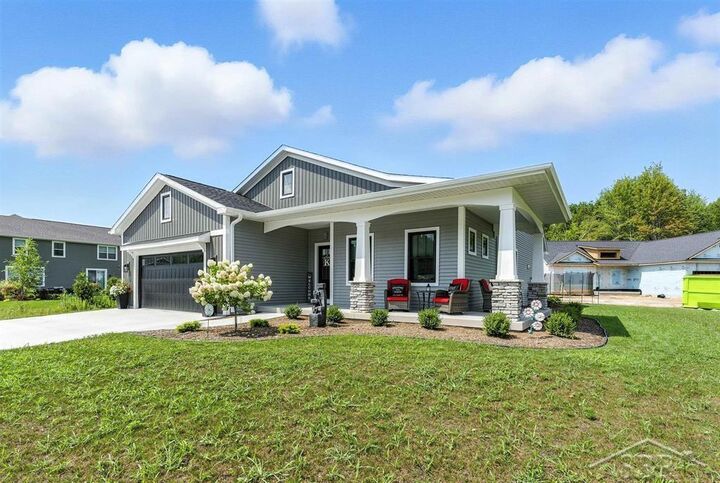 Property Photo:  701 Broadhead Drive  MI 48642 