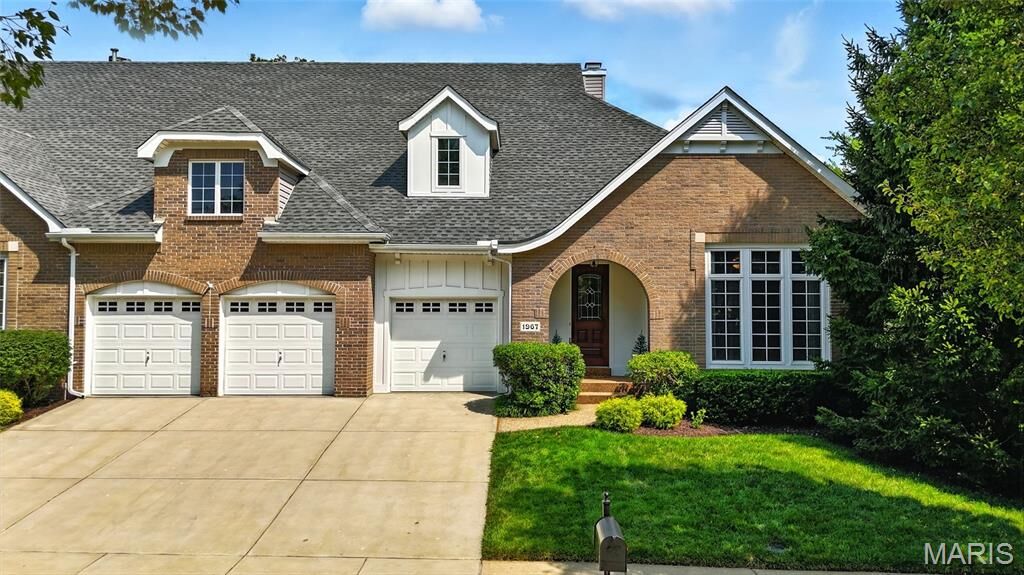 Property Photo:  1967 Chesterfield Ridge Circle  MO 63017 
