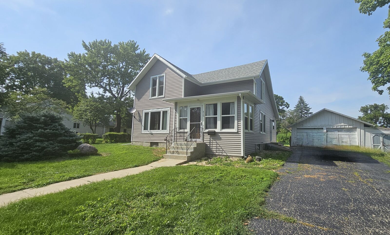 Property Photo:  410 16th Street  IL 61342 