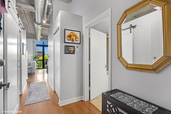 Property Photo: 811 W 15th Place 414 IL 60608