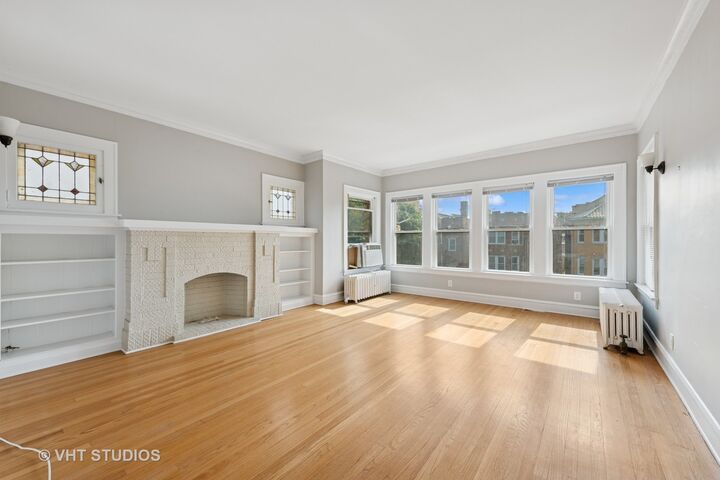 Property Photo:  6208 N Artesian Avenue  IL 60659 