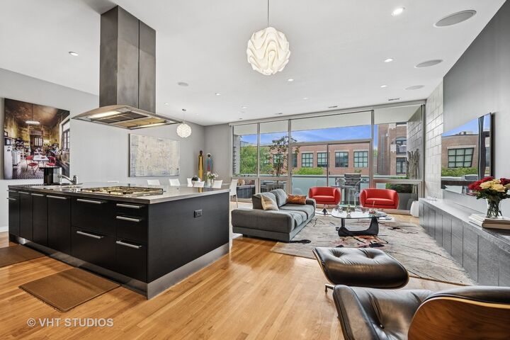 Property Photo:  1711 W Division Street 303  IL 60622 