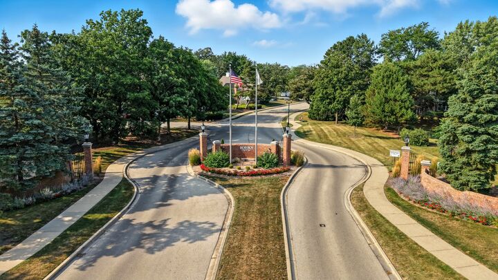 Property Photo: 709 Burr Oak Lane B IL 60070