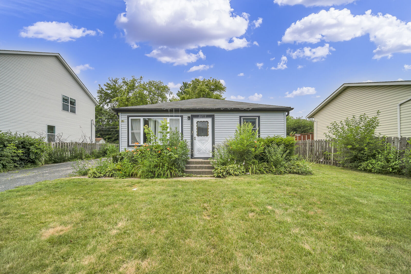 Property Photo:  20772 N Elizabeth Avenue  IL 60069 