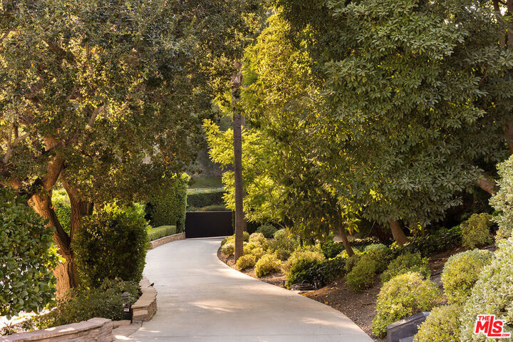 Property Photo:  3818 Hollyline Avenue  CA 91423 