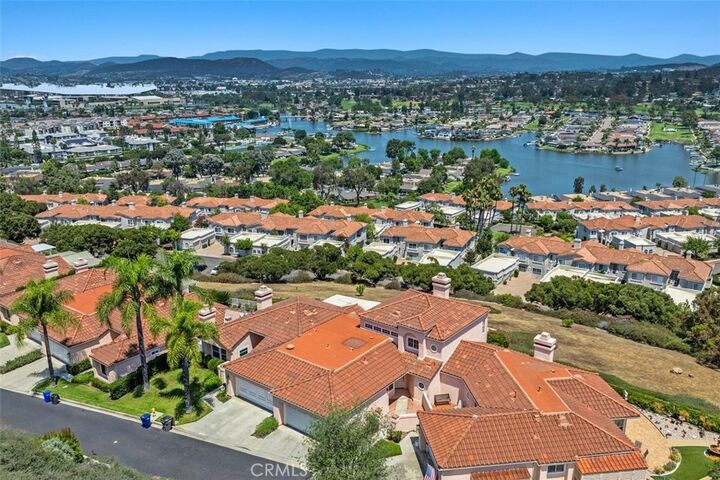 Property Photo: 1206 Rue Saint Martin CA 92078