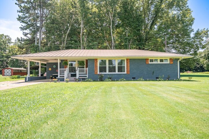 Property Photo: 168 Oak Park Drive S AL 35648