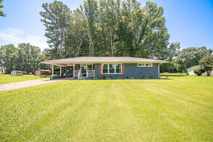 Property Photo:  168 Oak Park Drive S  AL 35648 