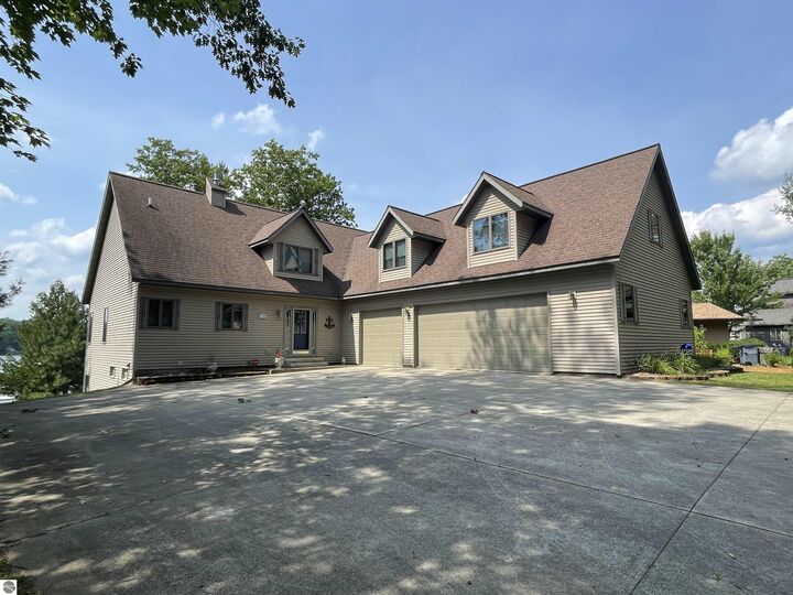 5685 Shirley Ann Drive  Harrison MI 48625 photo