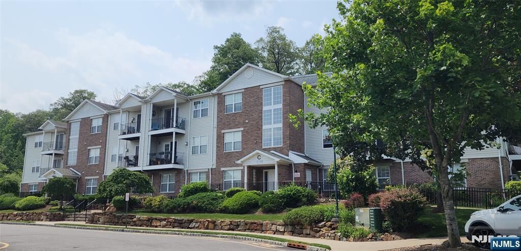 Property Photo:  81 Mountain View 81  NJ 07457 