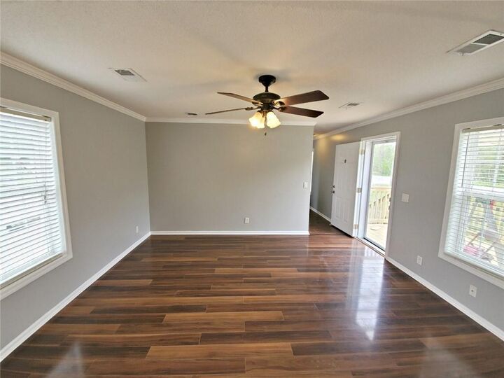Property Photo: 631 E Bayou Road LA 70037