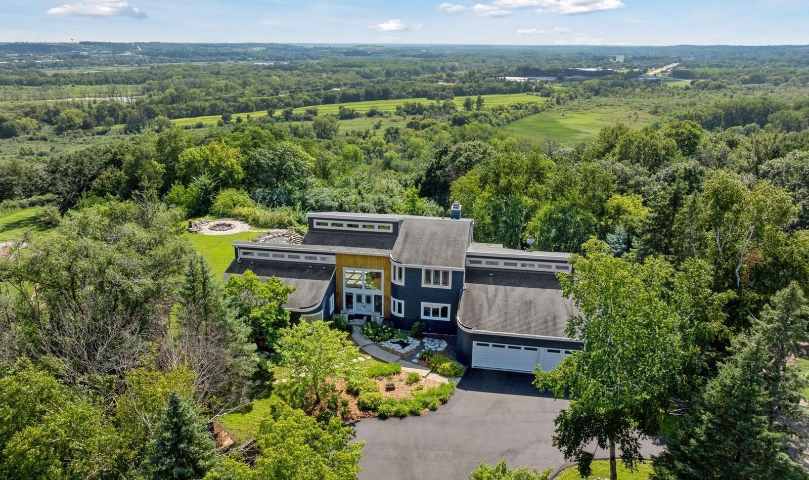 Property Photo: 10460 Bluff Circle MN 55318