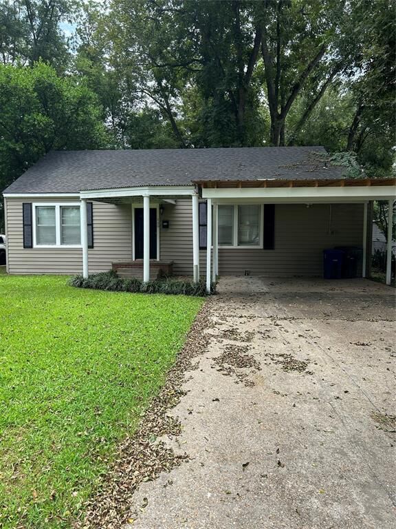 Property Photo: 129 Carrollton LA 71105