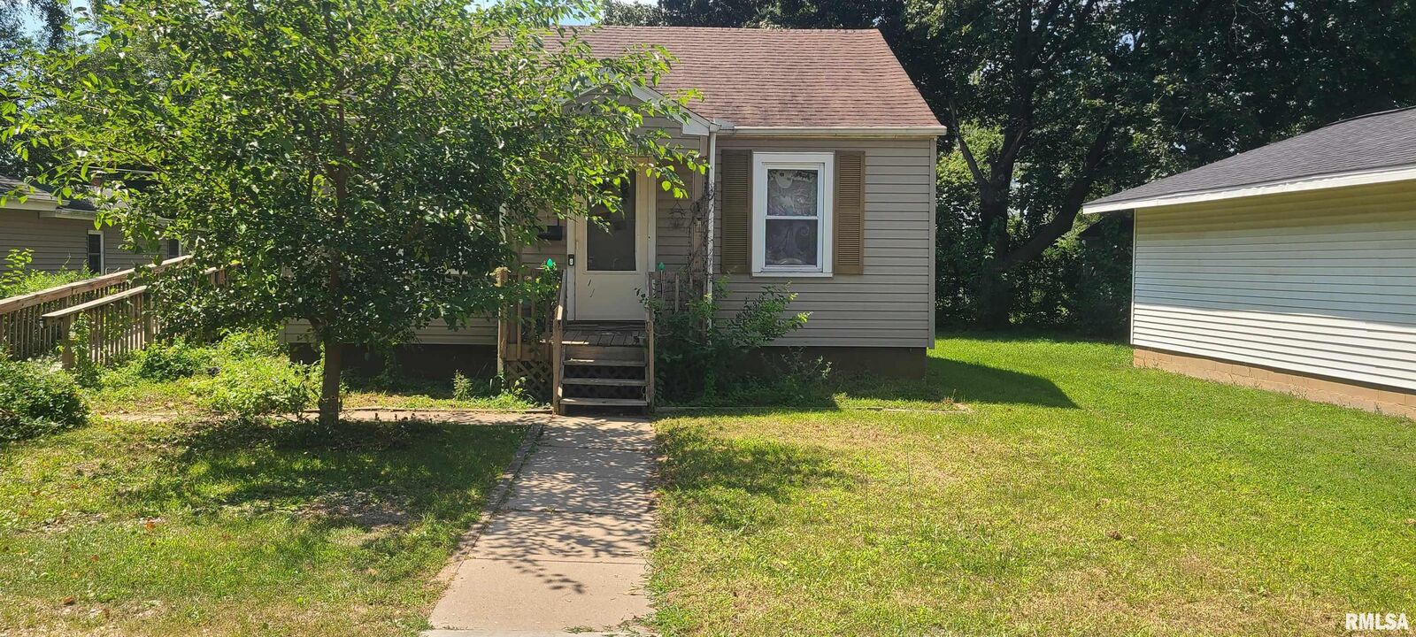 Property Photo: 1721 N Logan Street IL 61523