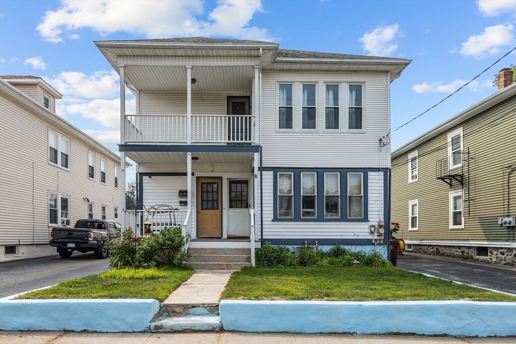 Property Photo:  97 Warwick St  RI 02895 