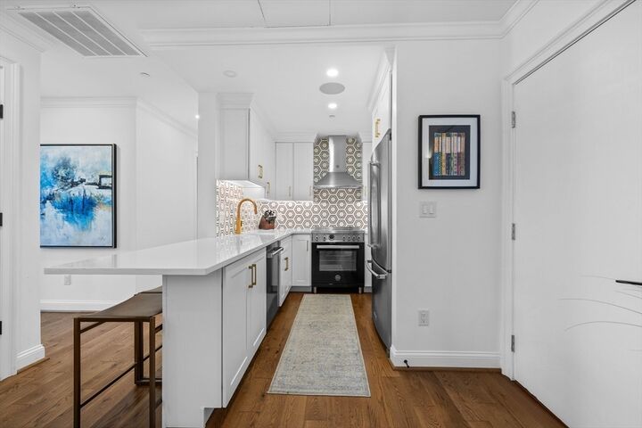 Property Photo:  75 Clarendon St 505  MA 02116 