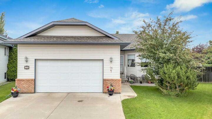 15 Dolan Close  Red Deer AB T4R 3A3 photo
