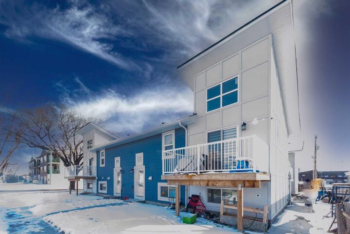 Property Photo: 41 7 Avenue SE 6 AB T1V 1E9
