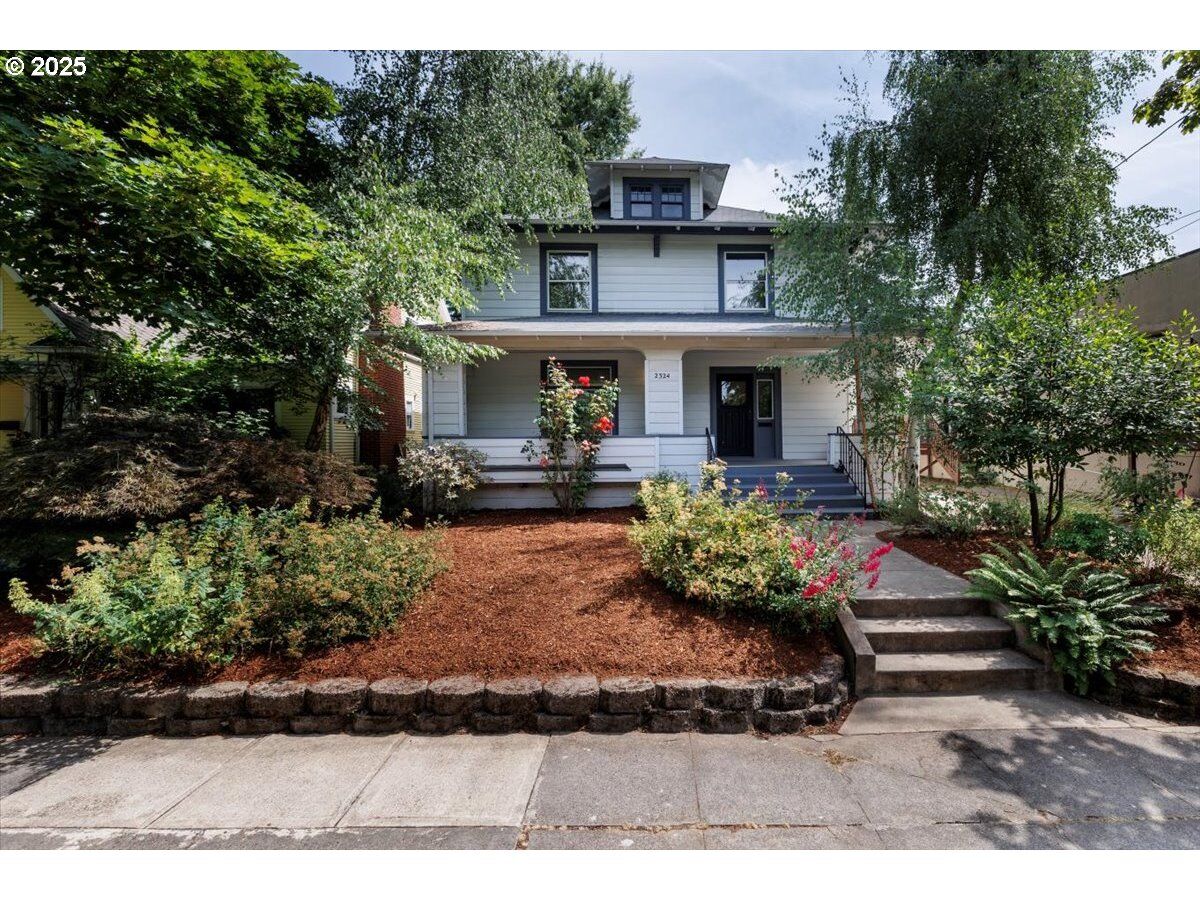 Property Photo:  2324 NE 8th Ave  OR 97212 