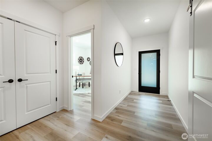 Property Photo:  717 E 5th Street  WA 98276 