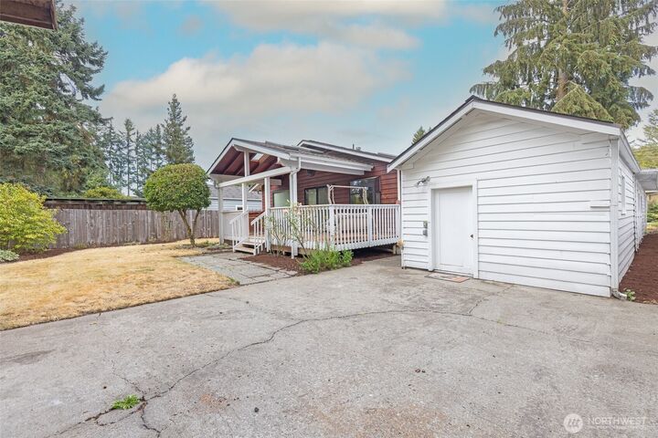 Property Photo:  1022  Avenue B  WA 98290 