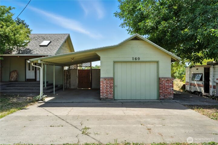 Property Photo: 160 E Langdon Road WA 99362