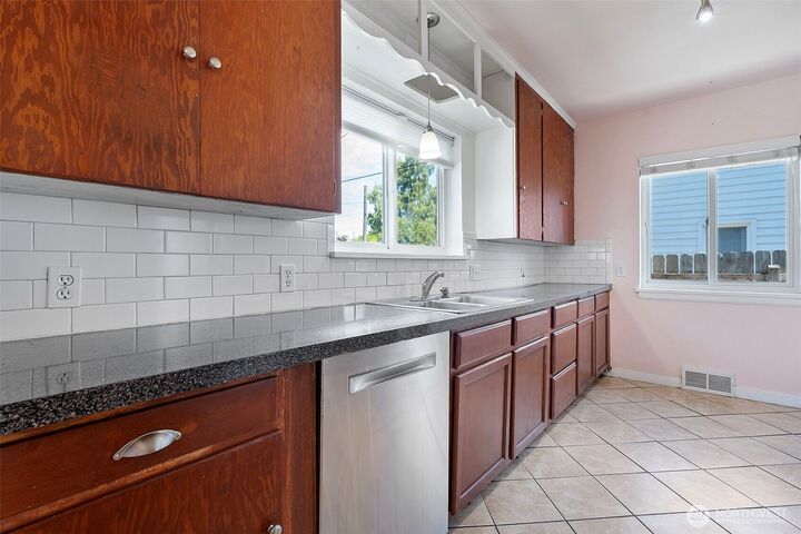 Property Photo: 2915 N 12th Street WA 98406