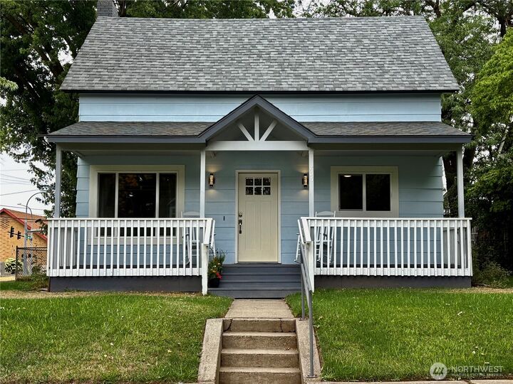 Property Photo:  703  Washington Street  WA 99362 