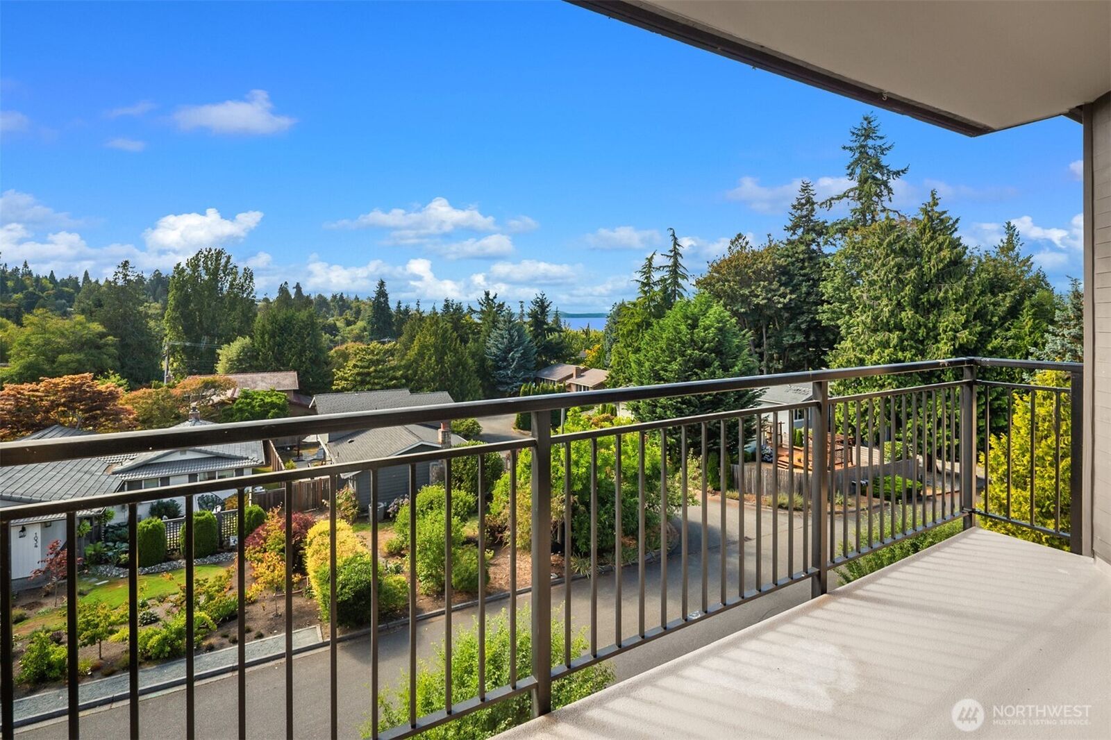 Property Photo:  1071  4th Avenue S 302  WA 98020 