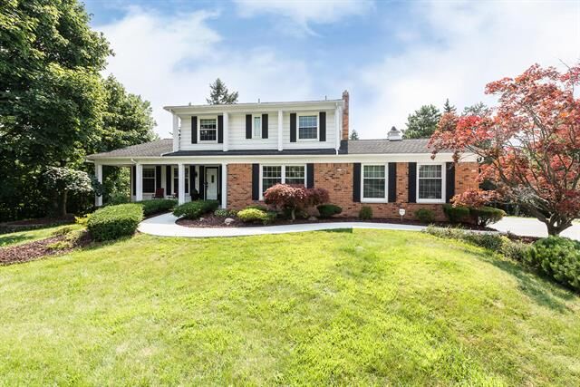 Property Photo: 35615 Briar Ridge Lane MI 48335